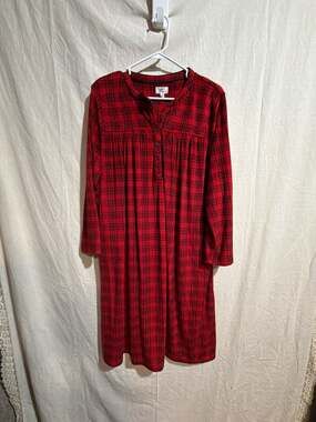 Aria Collection Women's Red Black Plaid Long Sleeve Velour Nightgown Size L